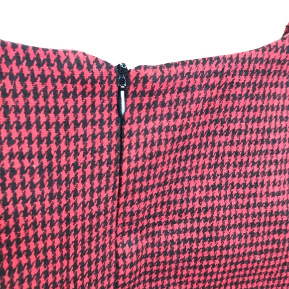 Red & Black Houndstooth Sleeveless Shift Dress with Button Details - Picture 5 of 12